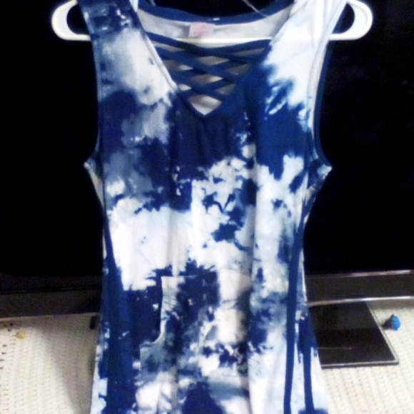 Dresses - Picture 1 of 12